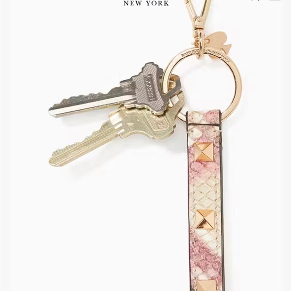 Pyramid Stud Lanyard for one - Picture 5 of 5